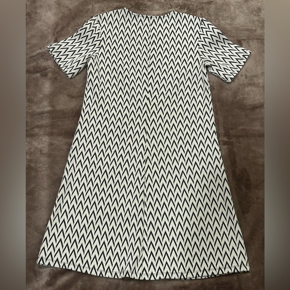 H&M | Black and White Pattern Dress | Size 0 - Picture 2 of 4